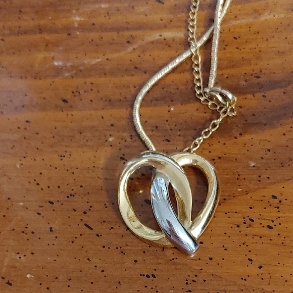 Vintage Butler/FAC Gold & Silver Tone Intertwining Heart Pendant With Chain - Picture 3 of 13
